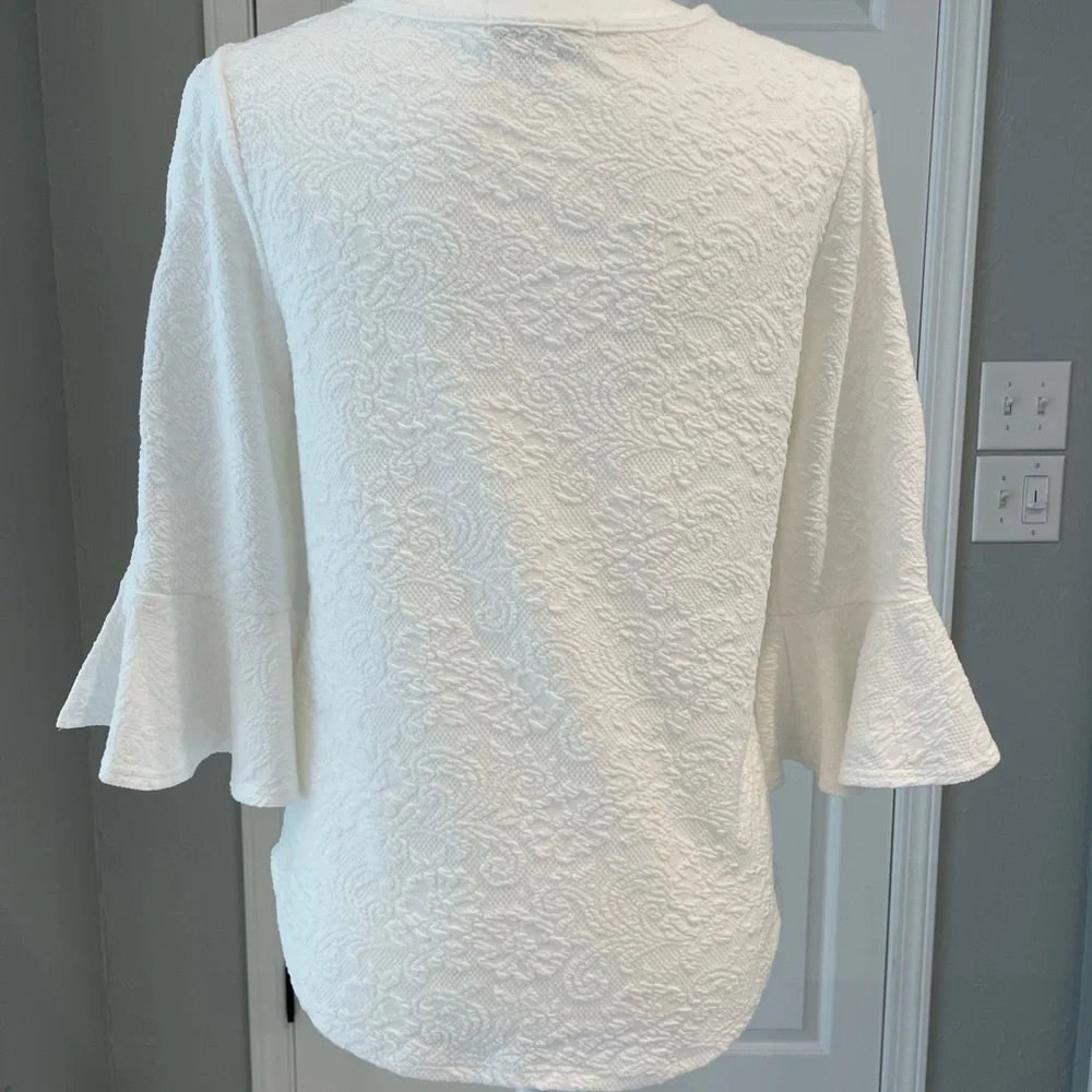 NWOT Elegant White/Cream Bell 3/4 Sleeve Top - Picture 4 of 9
